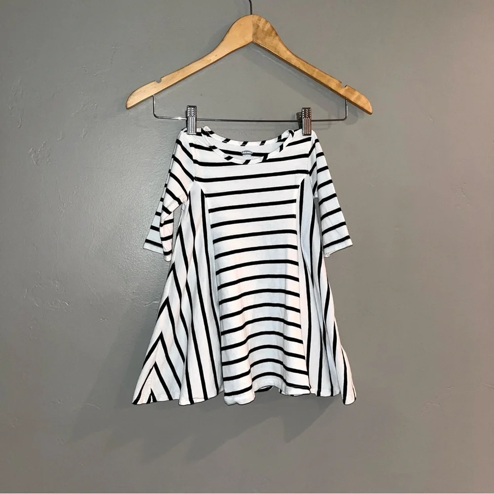 Girls 3T Black White Asymmetrical Striped Lightweight Flowy Bubble Swing Dress